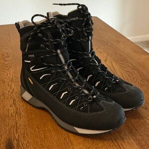 Woman’s Asolo black vortex hike boots. Size 9.5. Worn three times. Like new!